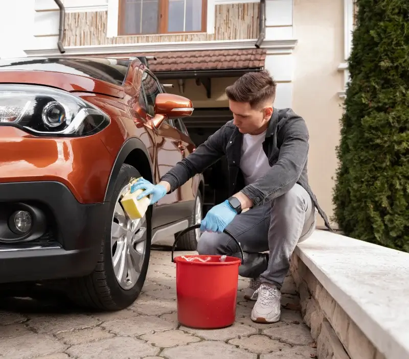 Lavage auto à domicile Jumel : professionnel intervenant sur un véhicule